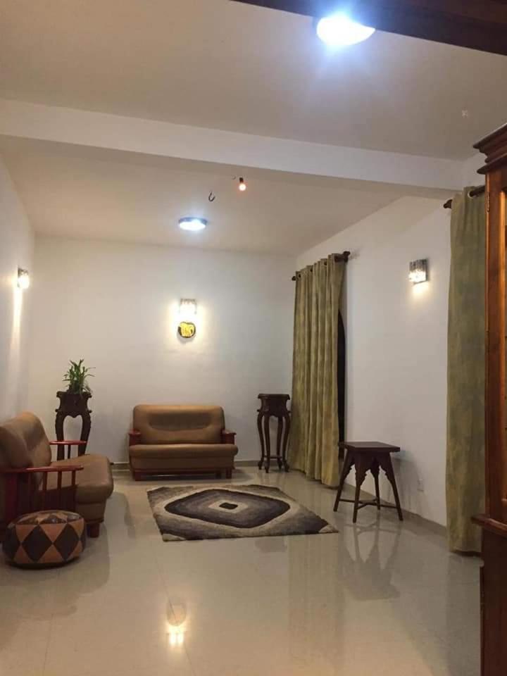 Tinu Homestay ミリッサ エクステリア 写真